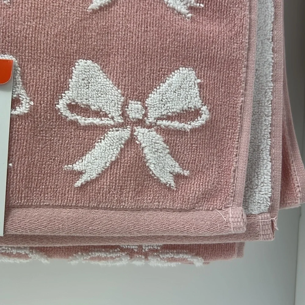 CARO Home Bath Towel Set Pink White Bow Pattern Bath Tip 4 PC NEW